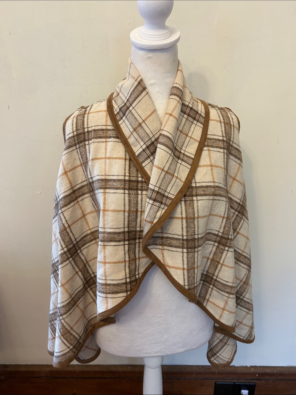 Altar’d State Plaid Shawl Cape in Cream and Brown Size S NWT